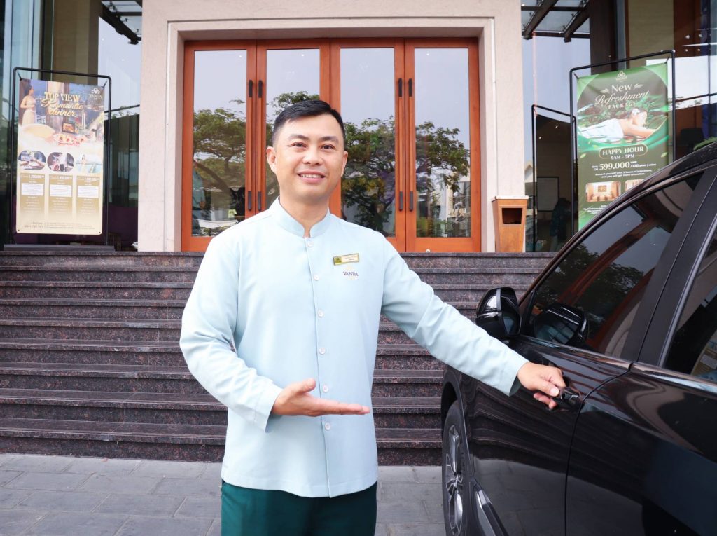 Airport-transfer and-tour-services-at-vanda-hotel-danang